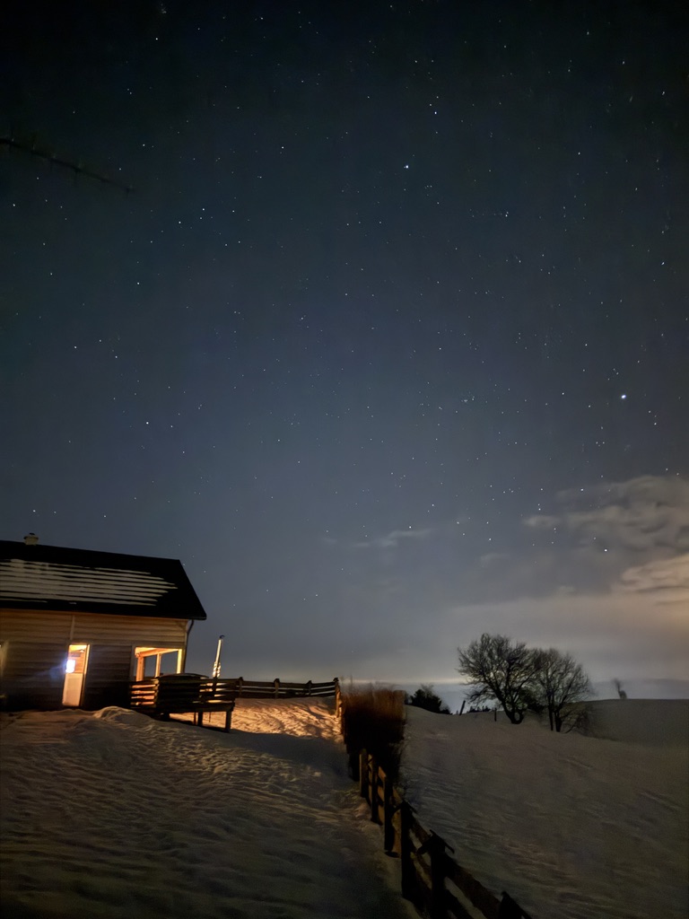 Nocne niebo pełne gwiazd